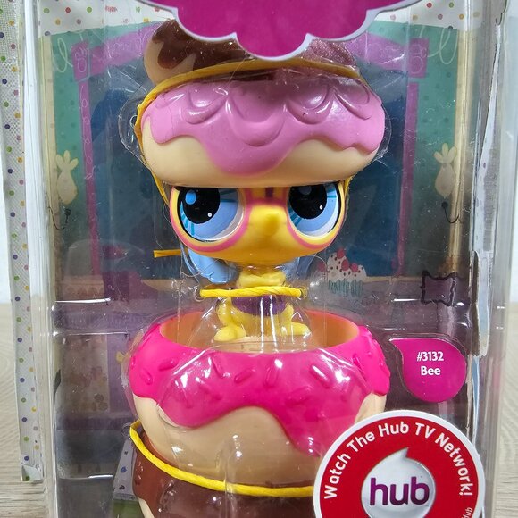 Hasbro Littlest Pet Shop #3132 Bee Hide and Sweet Yellow Cupcake NEW LPS 2012 - Picture 3 of 7